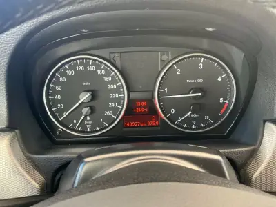 BMW 320 2012 — photo 6 of 18