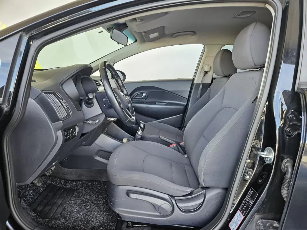Kia Rio 2017 - 8350 EUR, 210000 km - 210000km - foto 4 de 6