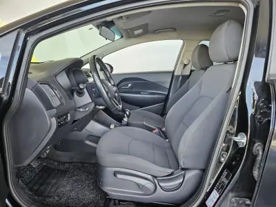 Kia Rio 2017 - 8350 EUR, 210000 km - 210000km - foto 4 de 6