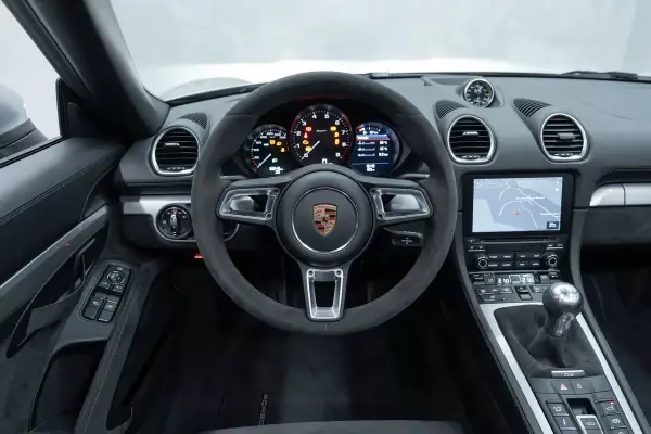 Porsche 718 Spyder 2020 - 124950 EUR, 16000 km - AUTO.MOTO.pt - 16000km - foto 22 de 52