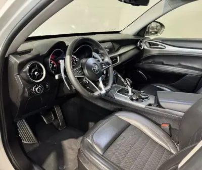 Alfa Romeo Stelvio 2017 - 22900 EUR, 215900 km - AUTO.MOTO.pt - 215900km - foto 39 de 60