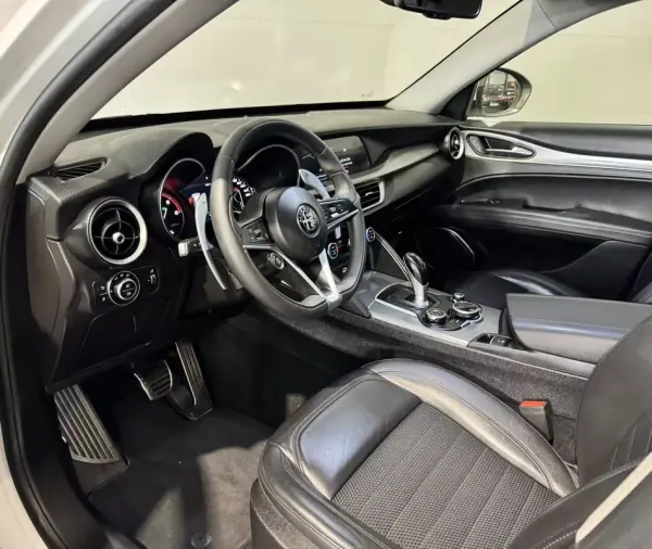 Alfa Romeo Stelvio 2017 - 22900 EUR, 215900 km - AUTO.MOTO.pt - 215900km - foto 39 de 60
