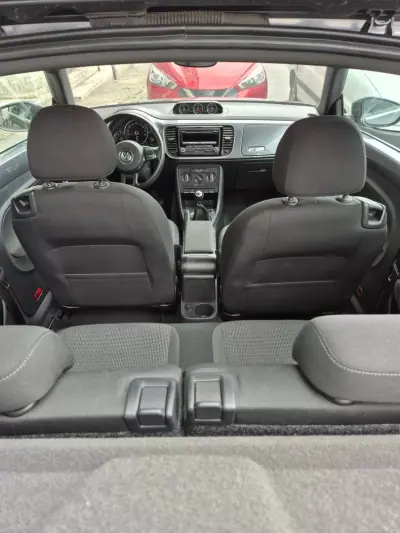 Volkswagen New Beetle 2013 - 13950 EUR, 142000 km - AUTO.MOTO.pt - 142000km - foto 28 de 34
