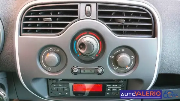 Renault Kangoo 2020 - 11950 EUR, 23421 km - AUTO.MOTO.pt - 23421km - foto 21 de 25