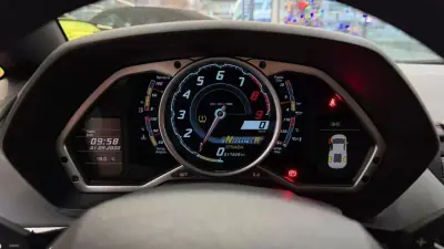 Lamborghini Aventador 2012 - 349900 EUR, 17929 km - AUTO.MOTO.pt - 17929km - foto 21 de 39