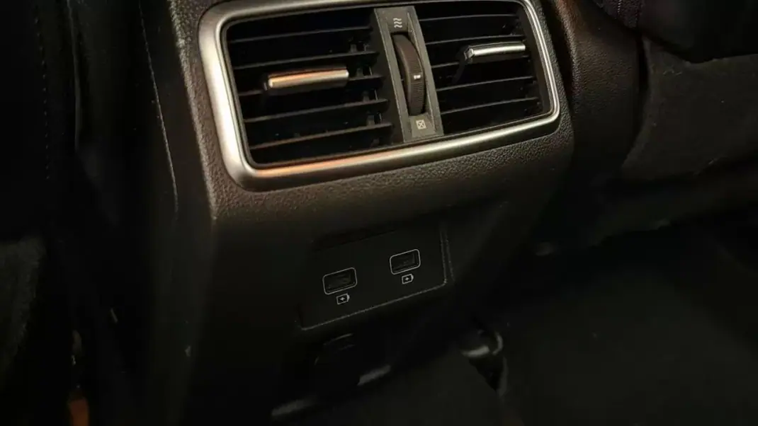 Renault Mégane Sport Tourer 2020 - 13990 EUR, 137993 km - AUTO.MOTO.pt - 137993km - foto 16 de 32