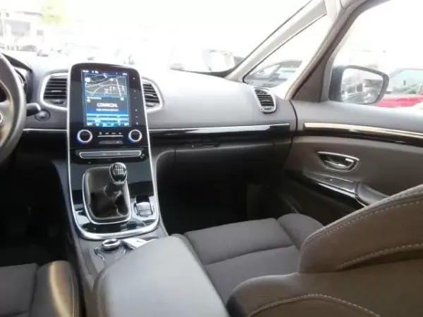 Renault Espace 2018 - 22600 EUR, 151275 km - AUTO.MOTO.pt - 151275km - foto 13 de 34