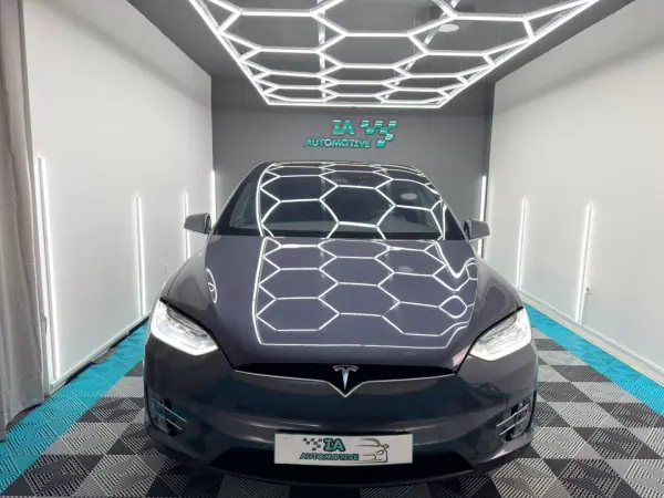Tesla Model X 2018 - 27000 EUR, 199000 km - AUTO.MOTO.pt - 199000km - foto 2 de 24
