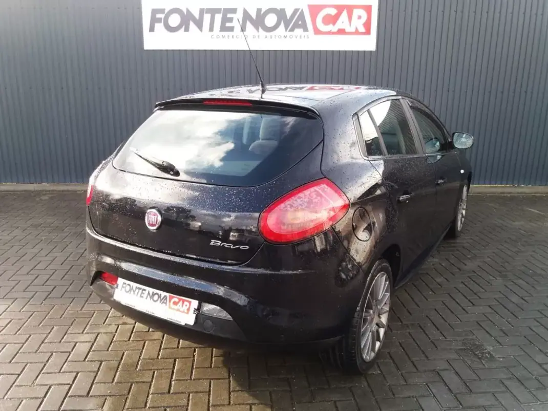 Fiat Bravo 2010 - 7450 EUR, 179975 km - AUTO.MOTO.pt - 179975km - foto 4 de 18