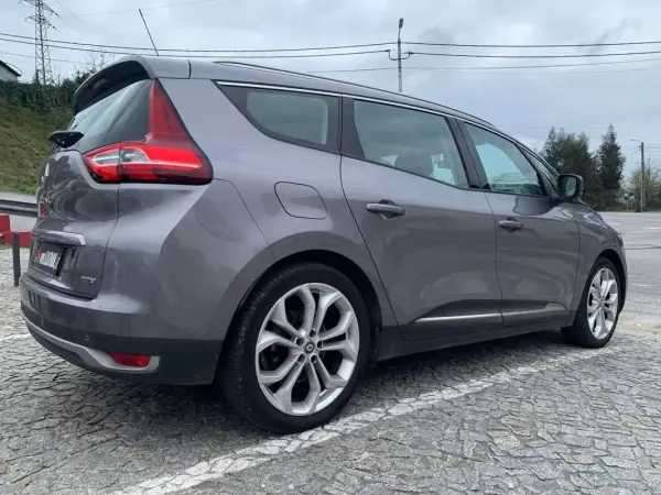 Renault Grand Scénic 2017 - 14900 EUR, 171000 km - AUTO.MOTO.pt - 171000km - foto 5 de 14