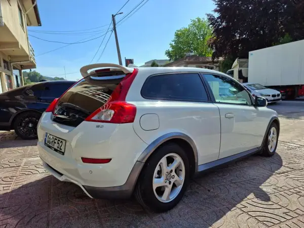 Volvo C30 2011 - 8900 EUR, 199999 km - AUTO.MOTO.pt - 199999km - foto 7 de 29