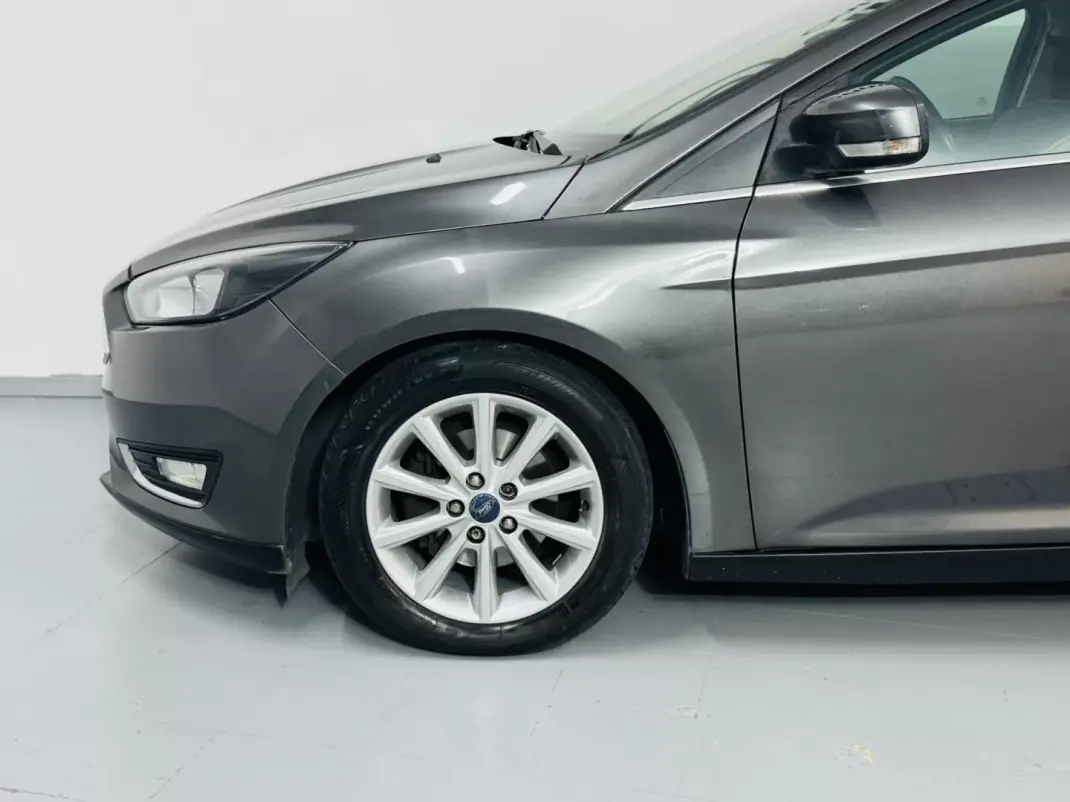 Ford Focus 2015 - 9750 EUR, 182000 km - AUTO.MOTO.pt - 182000km - foto 14 de 49