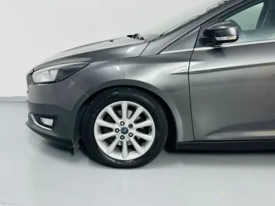 Ford Focus 2015 - 9750 EUR, 182000 km - AUTO.MOTO.pt - 182000km - foto 14 de 49