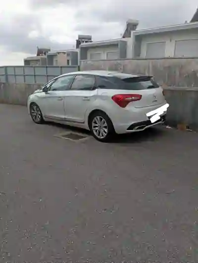 DS DS5 2012 - 7950 EUR, 229950 km - foto 1 de 8