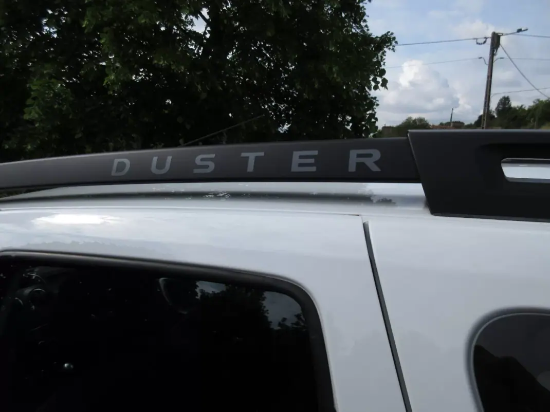 Dacia Duster 2015 - 10990 EUR, 208000 km - AUTO.MOTO.pt - 208000km - foto 16 de 35