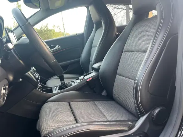 Mercedes-Benz CLA 180 2017 - 18650 EUR, 124000 km - AUTO.MOTO.pt - 124000km - foto 11 de 38