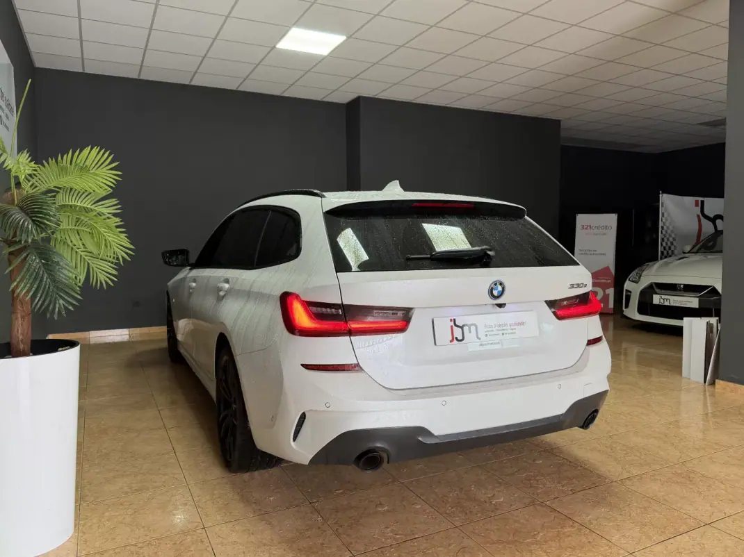 BMW 330e 2022 - 33500 EUR, 129874 km - AUTO.MOTO.pt - 129874km - foto 6 de 16