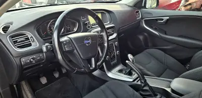 Volvo V40 2014 - 11500 EUR, 154200 km - AUTO.MOTO.pt - 154200km - foto 7 de 20