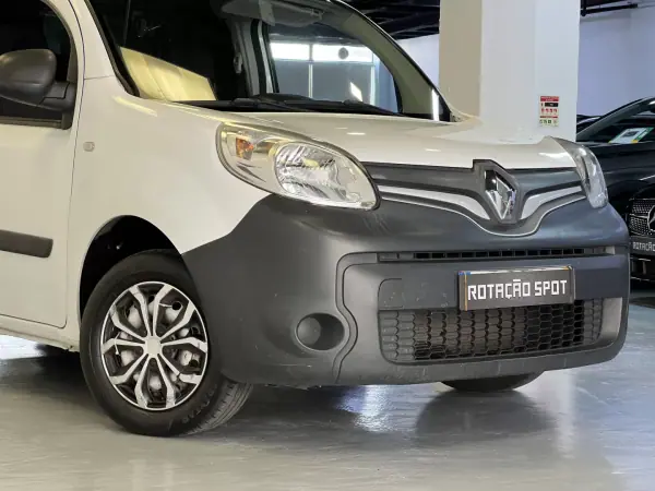 Renault 2018 - 6490 EUR, 385000 km - AUTO.MOTO.pt - 385000km - foto 19 de 33