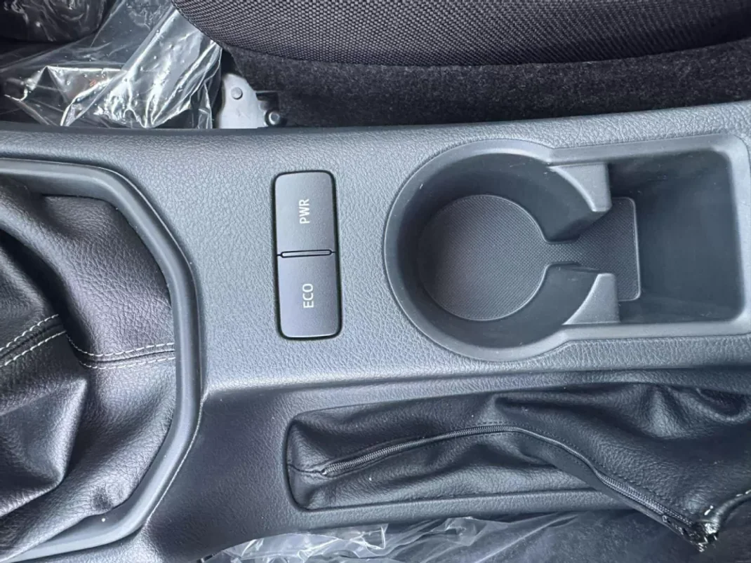 Toyota Hilux 2025 - 64900 EUR, 34 km - AUTO.MOTO.pt - 34km - foto 20 de 29