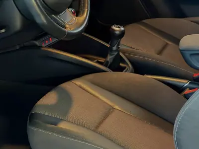 Audi A1 2011 - 9990 EUR, 218000 km - AUTO.MOTO.pt - 218000km - foto 21 de 34