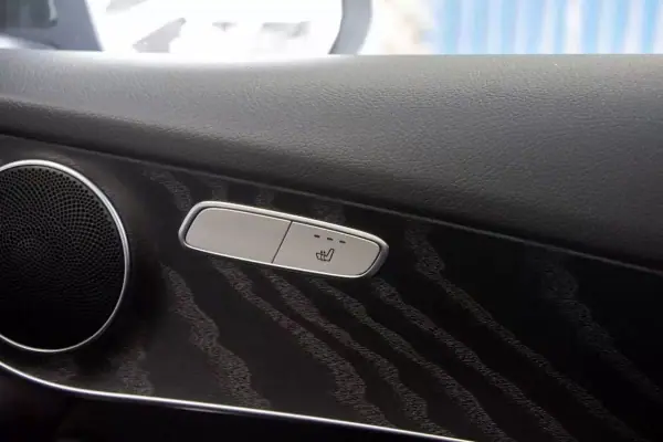 Mercedes-Benz GLC 220 2020 - 39900 EUR, 85000 km - AUTO.MOTO.pt - 85000km - foto 19 de 19