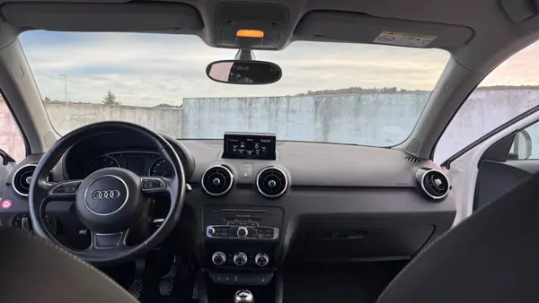 Audi A1 Sportback 2016 - 9900 EUR, 171079 km - AUTO.MOTO.pt - 171079km - foto 12 de 15