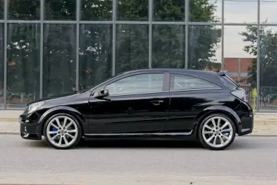 Opel Astra GTC 2007 - 15990 EUR, 149500 km - AUTO.MOTO.pt - 149500km - foto 8 de 22