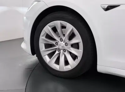 Tesla Model S 2018 - 25900 EUR, 240392 km - AUTO.MOTO.pt - 240392km - foto 9 de 37
