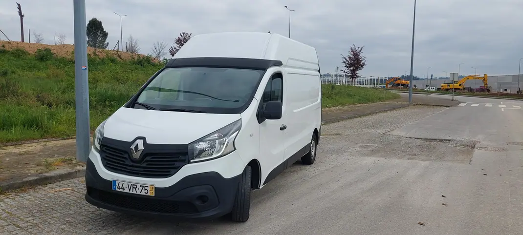 Renault Trafic 2018 - 14750 EUR, 190500 km - AUTO.MOTO.pt - 190500km - foto 1 de 13