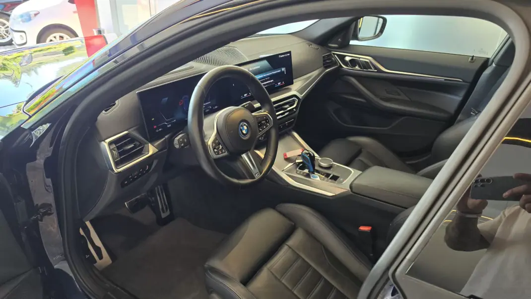 BMW i4 2023 - 38900 EUR, 51175 km - AUTO.MOTO.pt - 51175km - foto 6 de 62