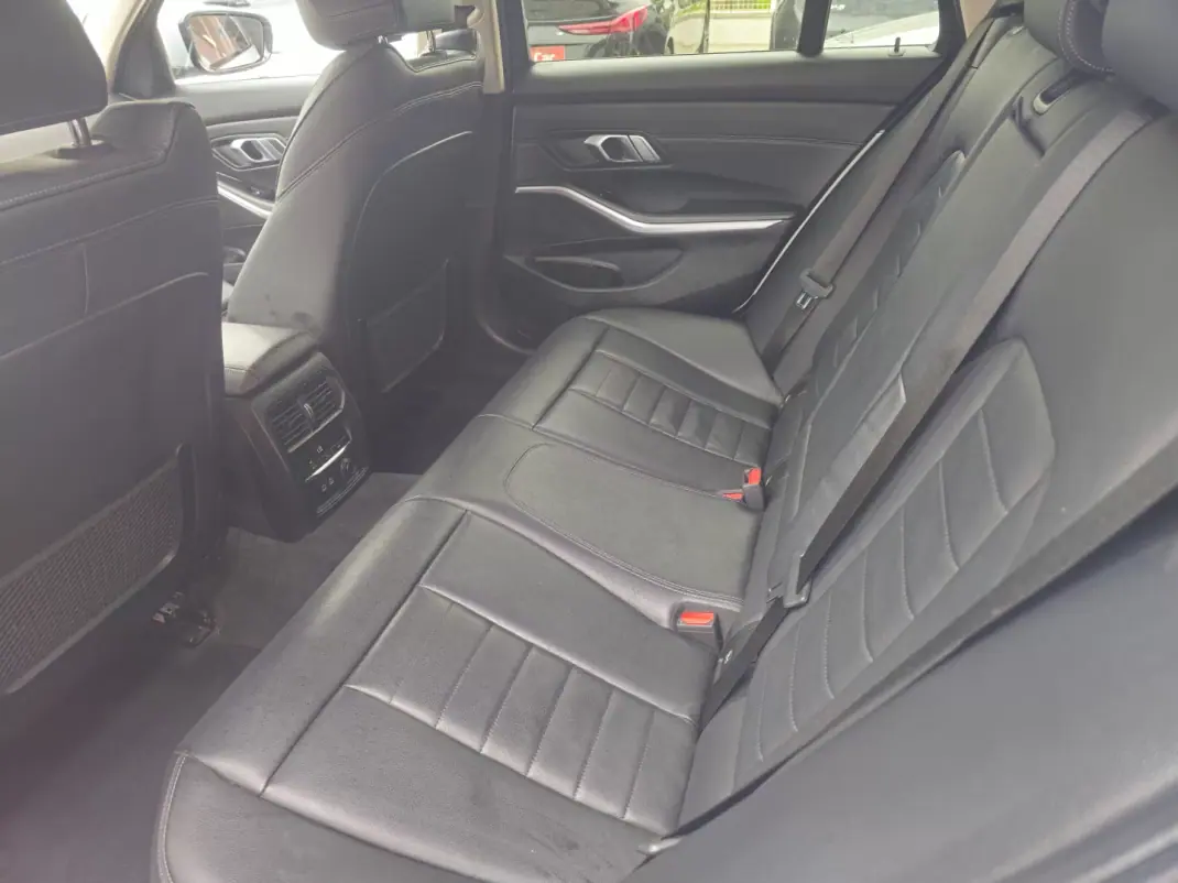 BMW 320 2020 - 24990 EUR, 126000 km - 126000km - foto 10 de 18
