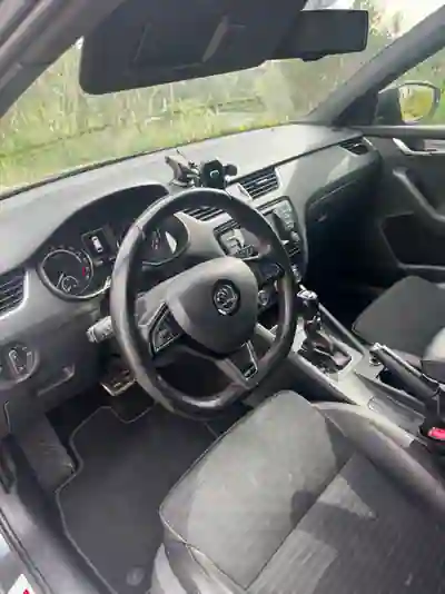 Skoda Octavia Break 2015 - 14000 EUR, 235000 km - 235000km - foto 4 de 15