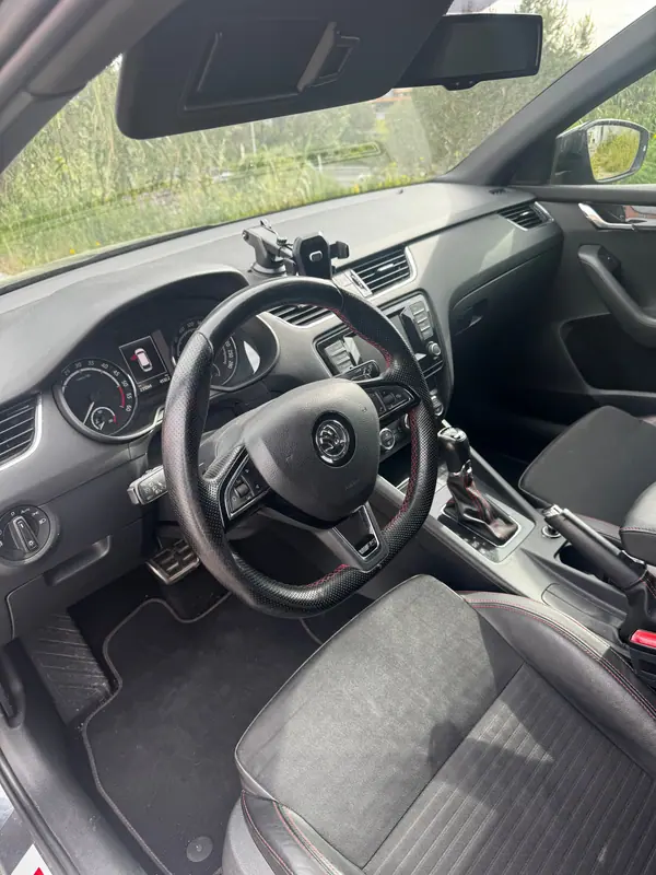 Skoda Octavia Break 2015 - 14000 EUR, 235000 km - 235000km - foto 4 de 15