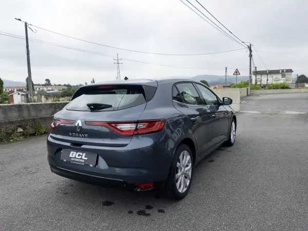 Renault Mégane 2016 - 13990 EUR, 178000 km - AUTO.MOTO.pt - 178000km - foto 7 de 32