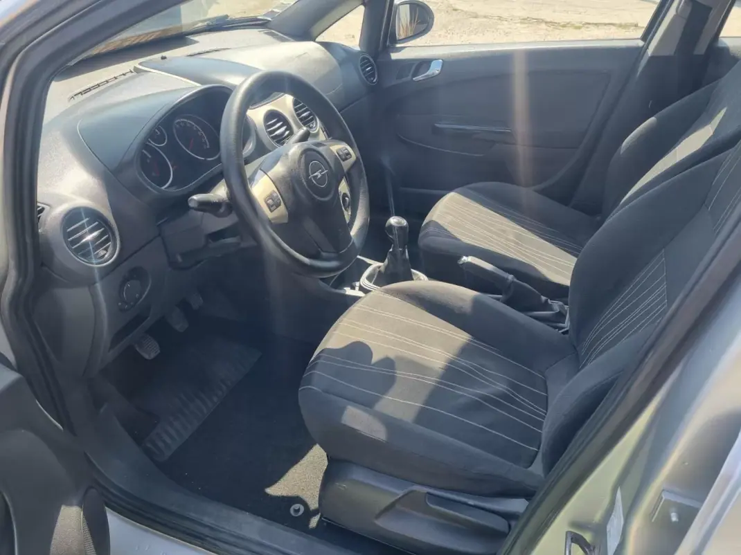 Opel Corsa 2008 - 3000 EUR, 162000 km - 162000km - foto 8 de 11