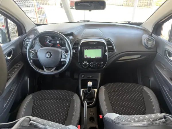 Renault Captur 2018 - 12990 EUR, 113813 km - AUTO.MOTO.pt - 113813km - foto 12 de 20