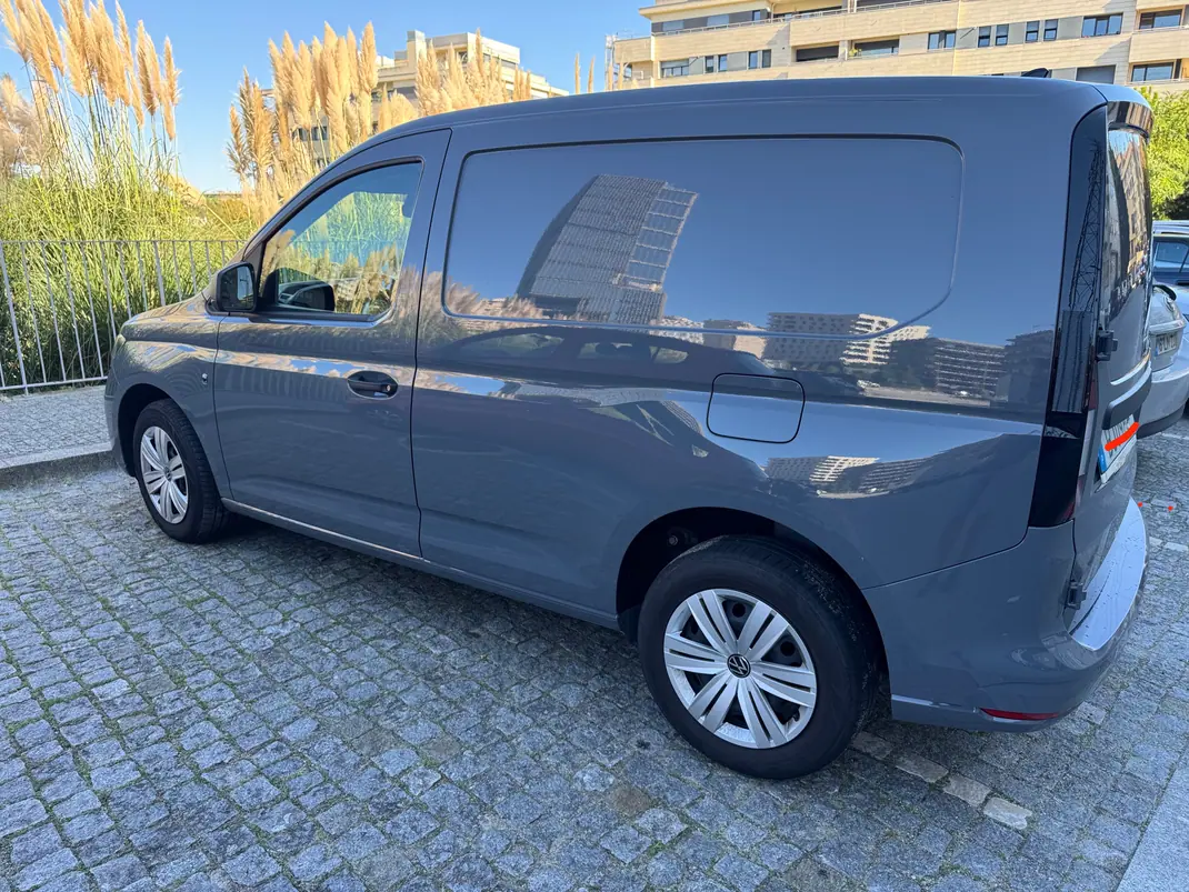 VW CADDY 2.0 TDI EXTRA AC 2024 - 30000 EUR, 47000 km - AUTO.MOTO.pt - 47000km - foto 2 de 17