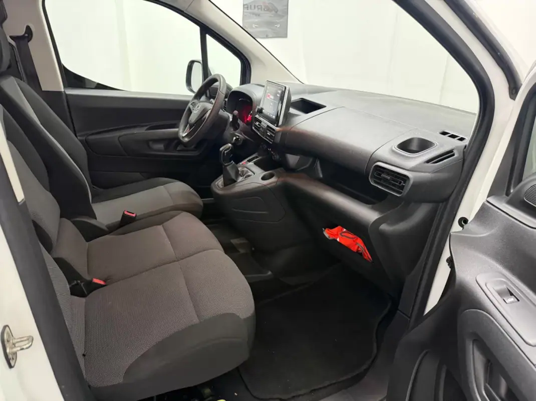 Opel COMBO 2019 - 12990 EUR, 104000 km - 104000km - foto 12 de 27