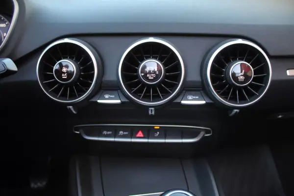 Audi TT Roadster 2015 - 23990 EUR, 151000 km - AUTO.MOTO.pt - 151000km - foto 23 de 36