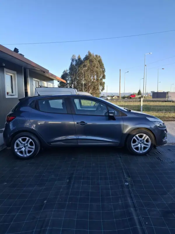 Renault Clio 2018 - 1295 EUR, 57123 km - AUTO.MOTO.pt - 57123km - foto 7 de 11