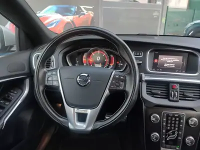 Volvo V40 2018 - 17500 EUR, 185000 km - AUTO.MOTO.pt - 185000km - foto 22 de 28