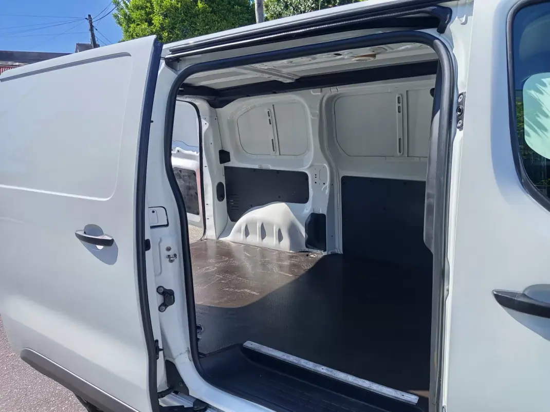 Citroën Jumpy 2021 - 14990 EUR, 122200 km - 122200km - foto 10 de 19