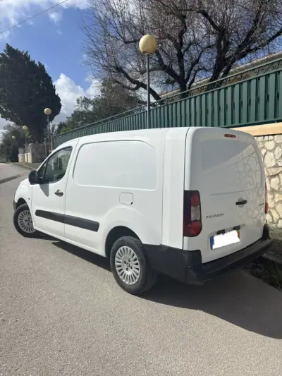 Peugeot Partner 2015 - 8900 EUR, 229000 km - AUTO.MOTO.pt - 229000km - foto 3 de 7