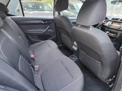 Skoda Fabia 2015 - 11900 EUR, 130000 km - AUTO.MOTO.pt - 130000km - foto 8 de 17
