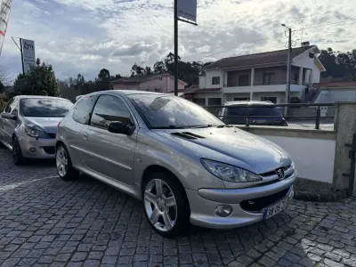 Peugeot 206 2005 - 11500 EUR, 64000 km - AUTO.MOTO.pt - 64000km - foto 2 de 6