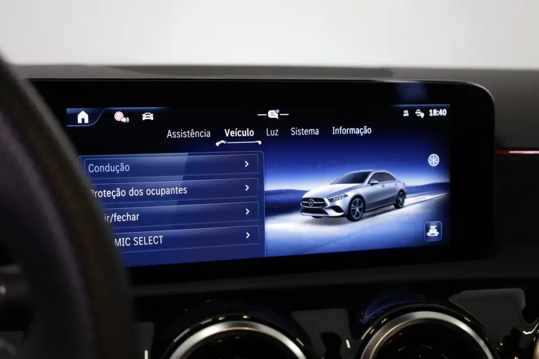 Mercedes-Benz A 180 Limousine 2025 - 39990 EUR, 6272 km - AUTO.MOTO.pt - 6272km - foto 39 de 47