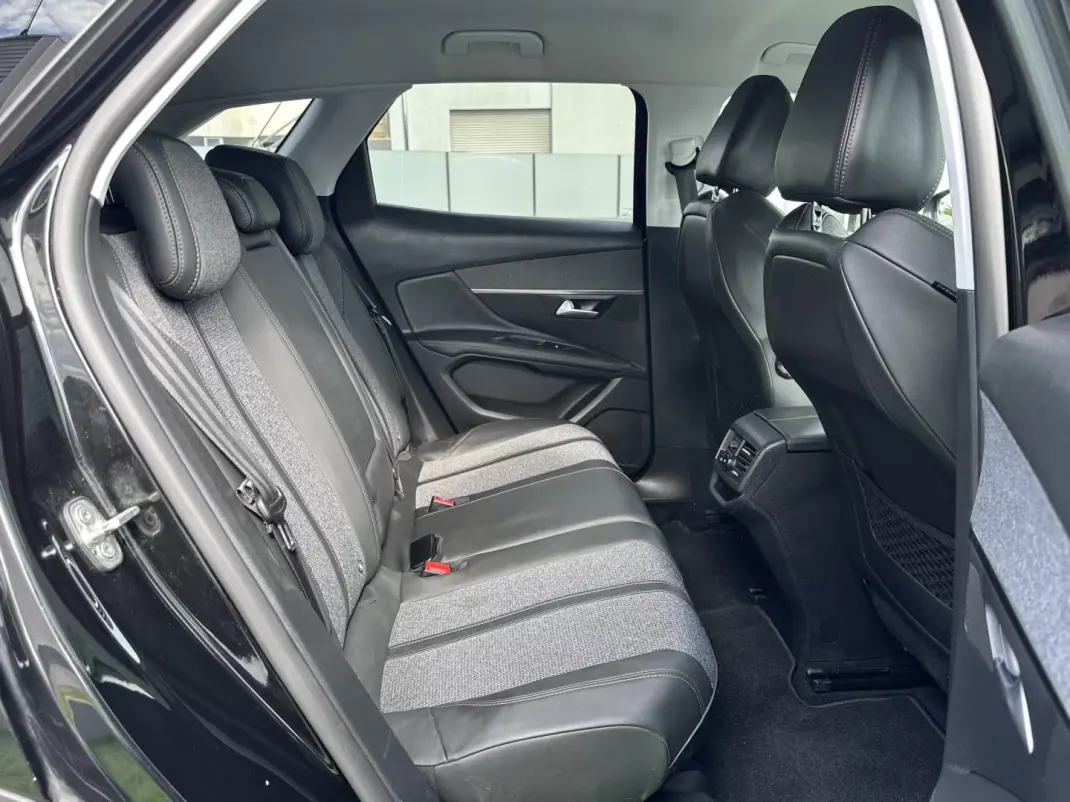 Peugeot 3008 2019 - 17900 EUR, 180000 km - AUTO.MOTO.pt - 180000km - foto 32 de 62