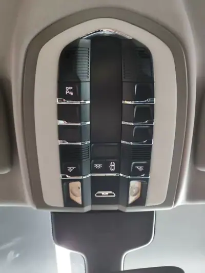 Porsche Panamera 2011 - 37500 EUR, 129500 km - AUTO.MOTO.pt - 129500km - foto 34 de 38