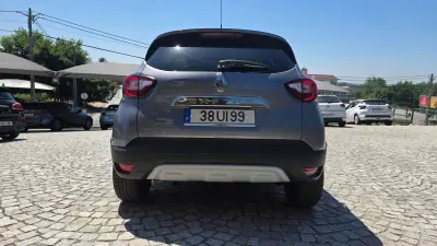 Renault Captur 2018 - 13990 EUR, 85000 km - AUTO.MOTO.pt - 85000km - foto 5 de 23